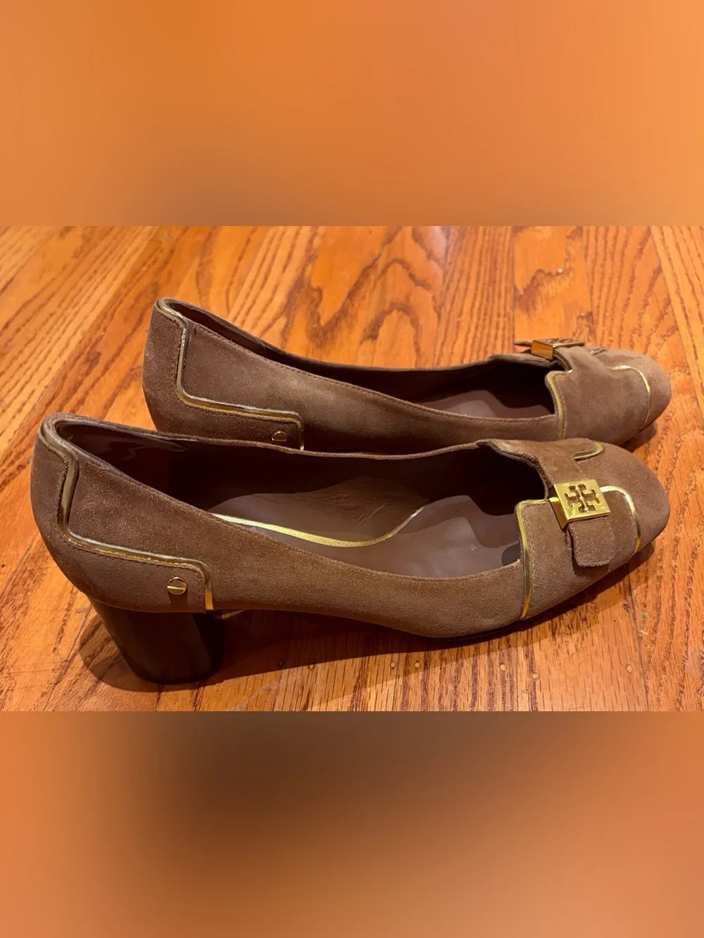 Tory Burch “Helen” Split Suede Mid-Heel Block Pumps Brown Gold Sz 9.5
